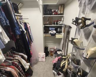 Fun clothes in petite women size
Shoes and boots