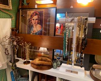 Minx hat, Chattanooga memrabilia, costume jewelry and women’s jewelry