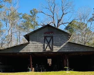Lots of barn items! Come plunder! 