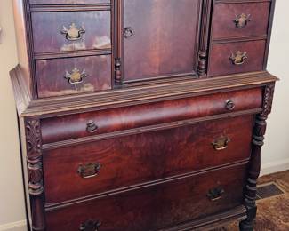 Walnut chest of drawers