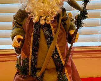 
Lots of Christmas items