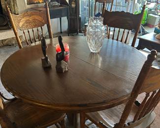 extendable dining table w chairs