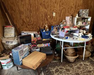 Tools, table, foot locker