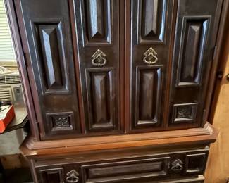Chest of drawers