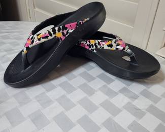 Ooffos Sandals