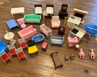 Vtg dollhouse furniture 