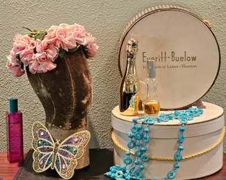 Vintage rose hat and two hats boxes