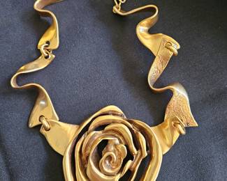 Large Oscar de la Renta necklace