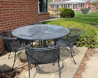 Vintage black cast table and 4 chairs. Stout!