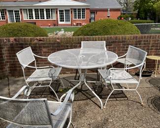 Vintage cast white patio table & 4 chairs. Very heavy.
