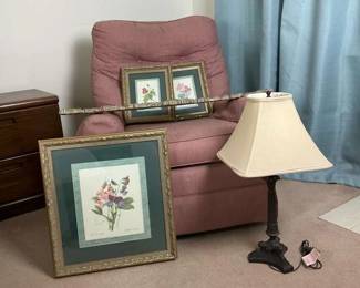 Rocker Recliner With Artwork And Lamp 