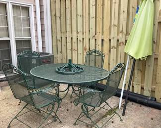 Outdoor Wrought Iron 5 Piece Patio Set With Umbrella 