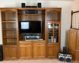 Large Oak Entertainment Center with Home Theater System TV 
