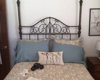 Metal bed