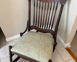 Antique armless rocker
Perfect condition 
