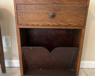 Small magazine side table
26X19X8