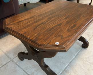 Small wooden coffee table
25X20X17