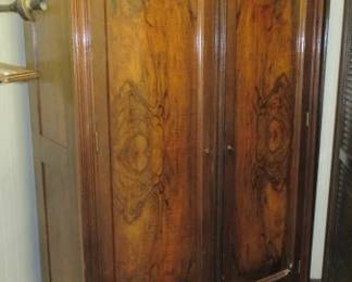 Double Door Wardrobe 