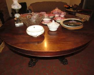 Round Top Dining Table w/Claw Feet