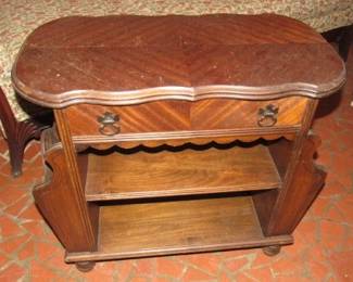 Lamp Table w/Magazine Rack