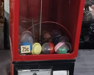 25 cent vending machine, works with key