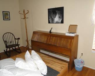 Headboard that matches the rest of the bedroom set