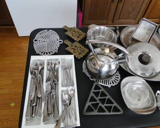 Utensils, trivets, and more great kitchen items as well