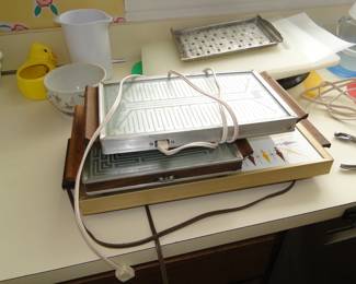 Never store a hot plate when hot in this stacking manners, something may melt