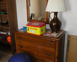 Dresser and matching mirror, both would make a great project piece