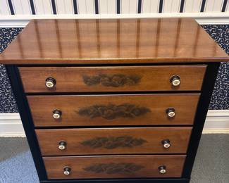 Traditional 4 drawer dresser
