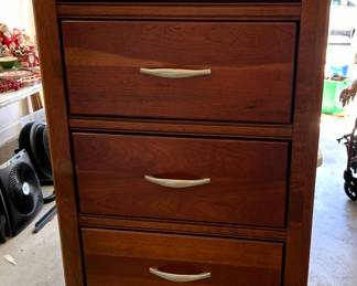 Bassett 5 drawer chest , great condition