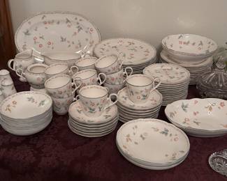 lovely full set of Noritake dishes, microwave AND dishwasher safe! Harris Grove.
