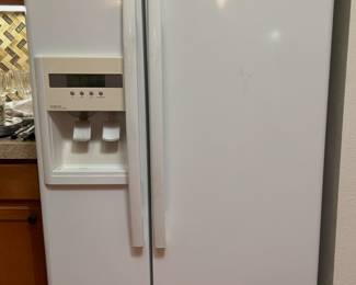 Whirlpool.,white, side X side, water and ice in door