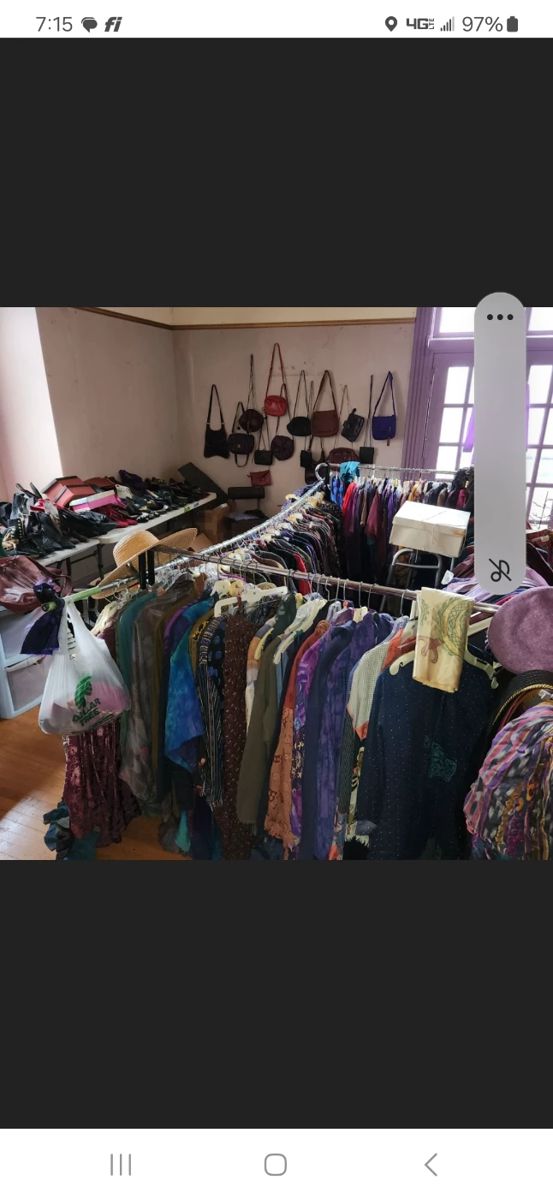 940+ pieces Vintage womens clothing, all half price