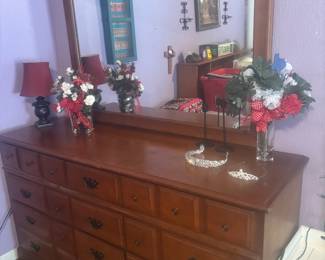 Dresser w mirror