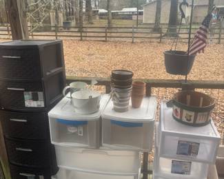 Empty storage containers 