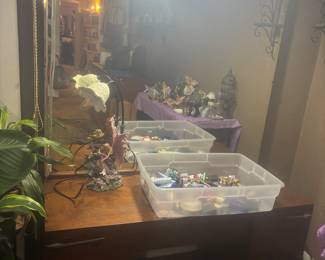 Antique vanity w mirror