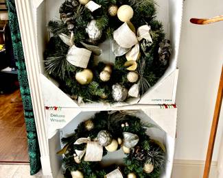 Pair of boxed wreaths
