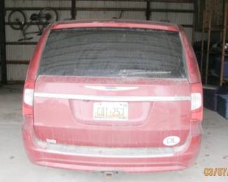 14 CHRYSLER VAN REAR