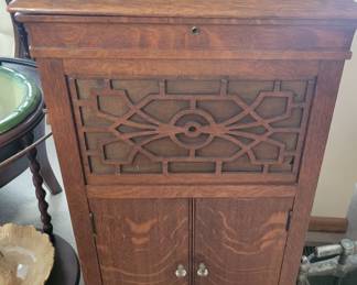 ANTIQUE CABINET VICTROLA RECORD VINYL PLAYER PHONOGRAPH $50 D/T CONDITION.