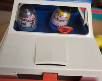 WEEBLES WOBBLE BUT THEY WONT FALL DOWN