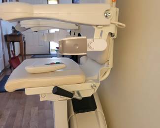 HANDICARE -  8 FT POWER STAIRLIFT 7 TO 8 STEPS. $350 