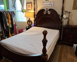 Kathy Ireland ‘Bedroom Furniture': Pragma Bed - Hydraulic Queen