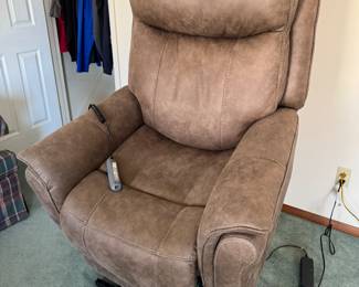 newer motorized lift chair with heat and massage