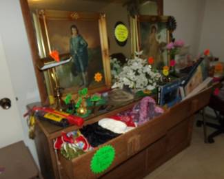 Nice Dresser and Mirror in HARD Wood - Decor Items