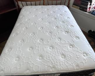 Like new double (full) mattress and box spring 