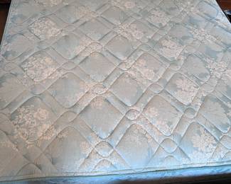 Queen mattress and box spring 