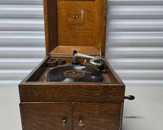 Fawintersson Victrola Talking Machine