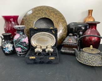 Silver plated Salt And Pepper Shakers With Vases Metal Teapot And Decor