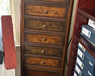 Pair of gentleman chest with side door